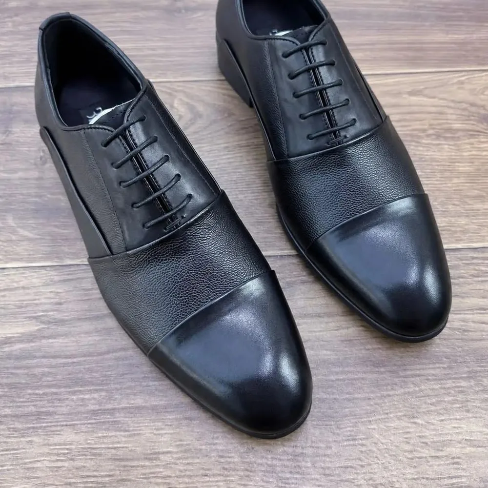 Black Pebble-Grain Cap-Toe Oxford — Black