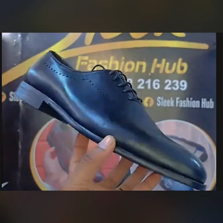 Black Whole-Cut Oxford — Black